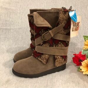 NWT - Muk Luks Brown and Red Winter Boots with Decorative Straps & Knit Pattern